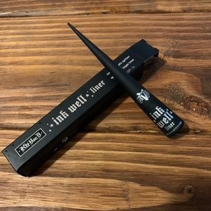Kat Von B ink well eye liner- black